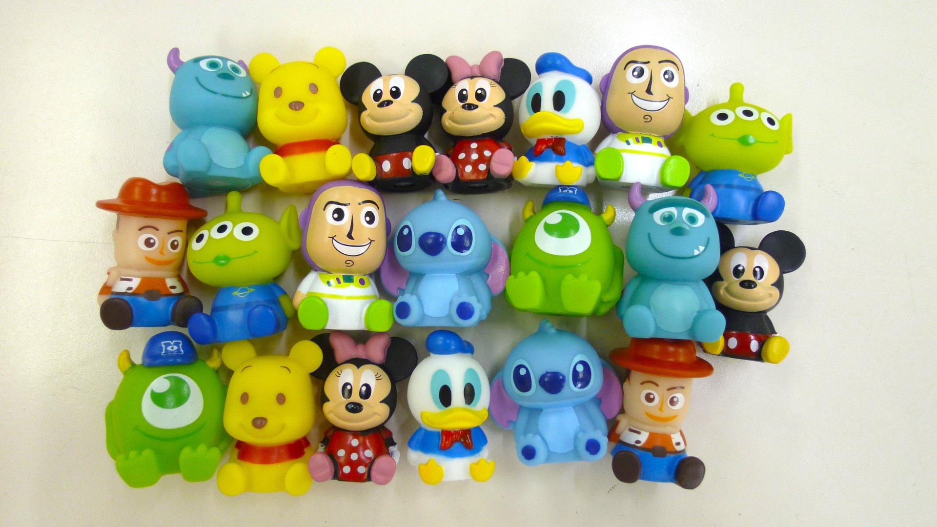 ディズニーおすわり人形