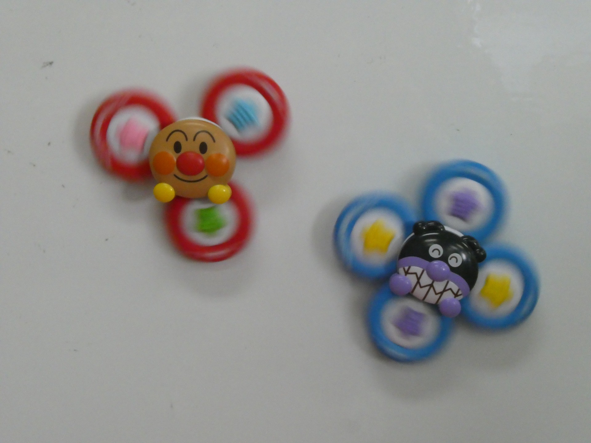 アンパンマン 夢中で集中力アップ! どこでもぺたクル 育脳スピナーセット